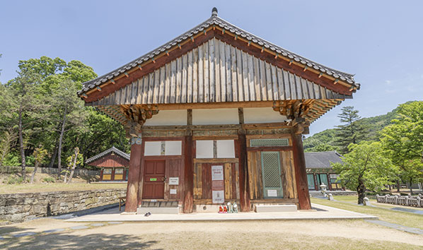 칠곡 송림사 대웅전 좌측면